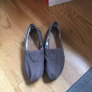 Toms slip ons